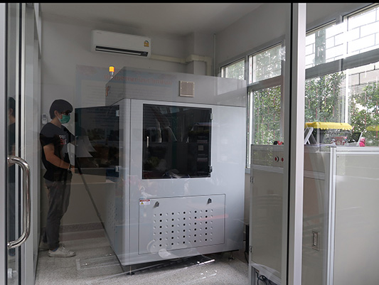 Teleconferencing Installation of Kings SLA 3D Printer to Overcome Challenge of Covid 19